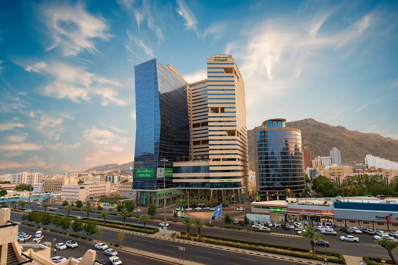 VIP: FourPoints -Holiday Suites Al Azizia